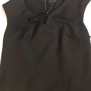Black sleeveless dress